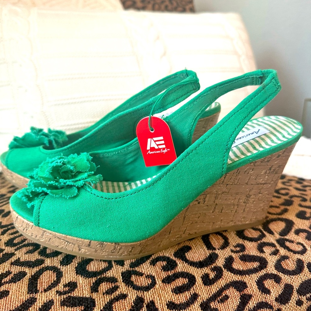 New With Tags Women's American Eagle Wedges  Size 7 /2